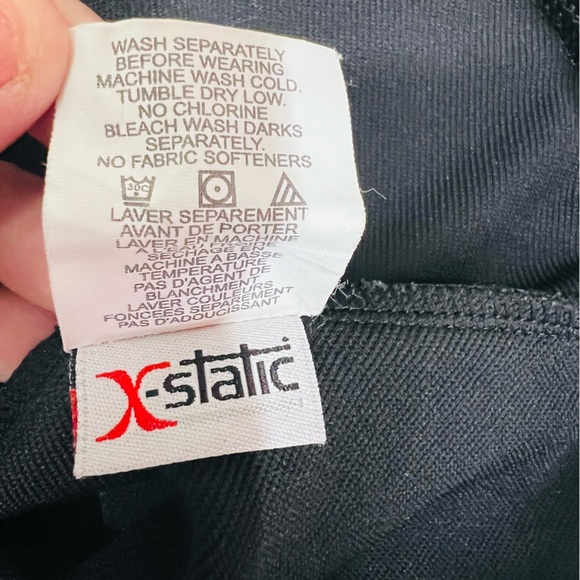 Brooks Women’s 1/2 Zip Black Running Shirt Size M - Picture 9 of 9